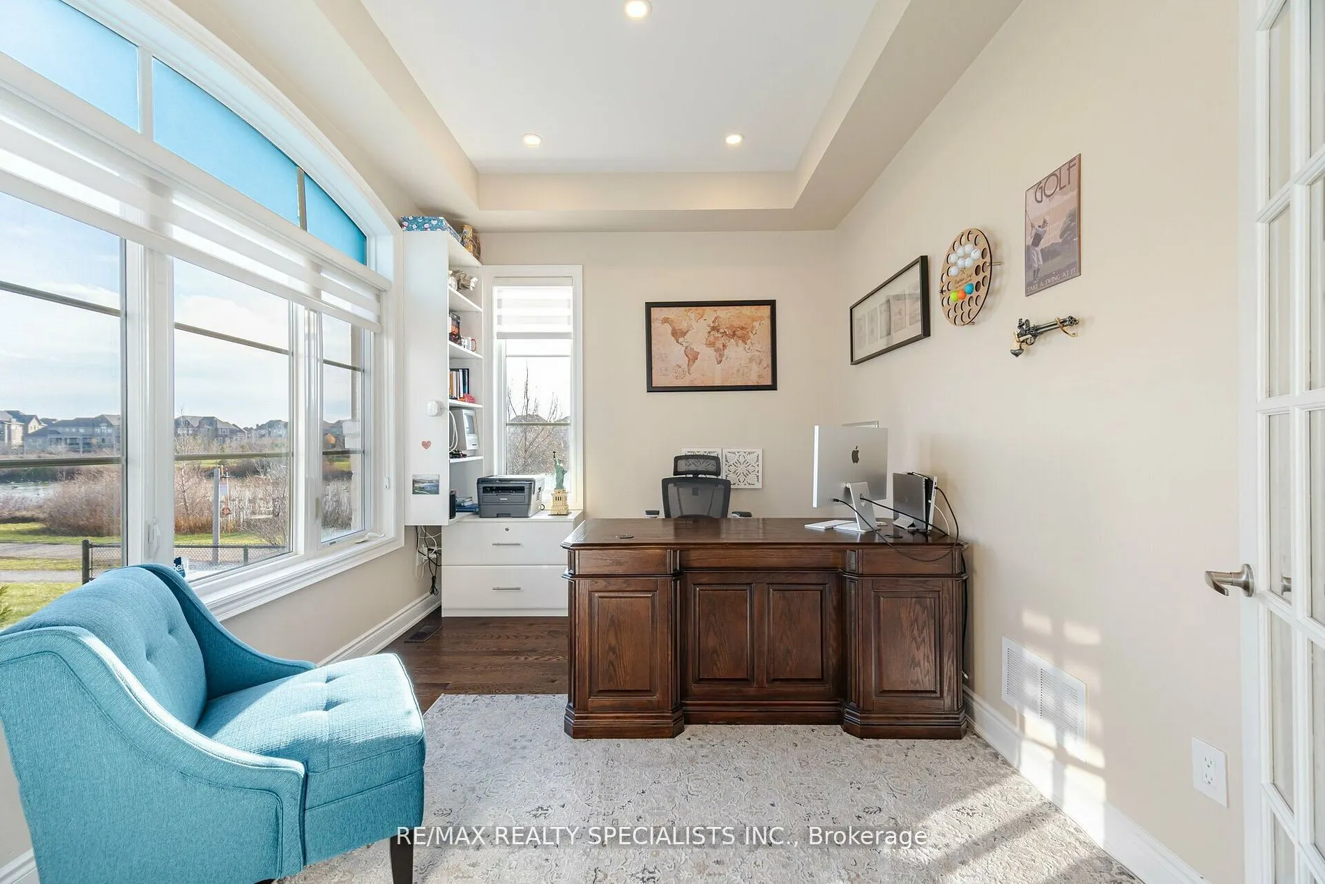 8 Herringbone Cres