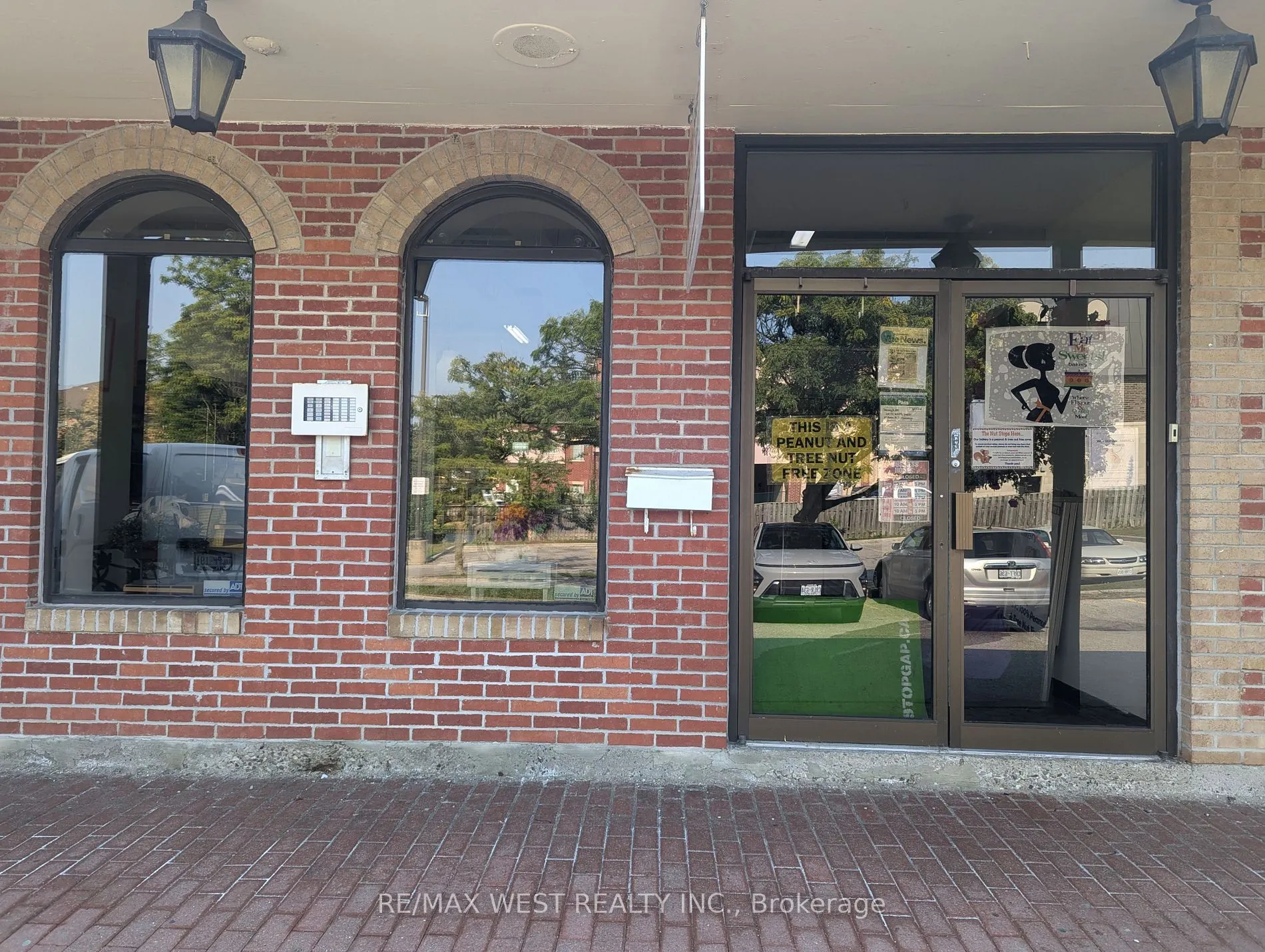 63 Queen St S, #8