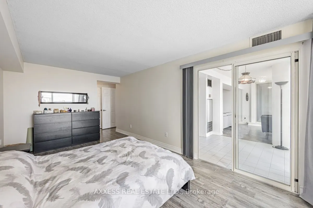 330 Rathburn Rd W, #1105