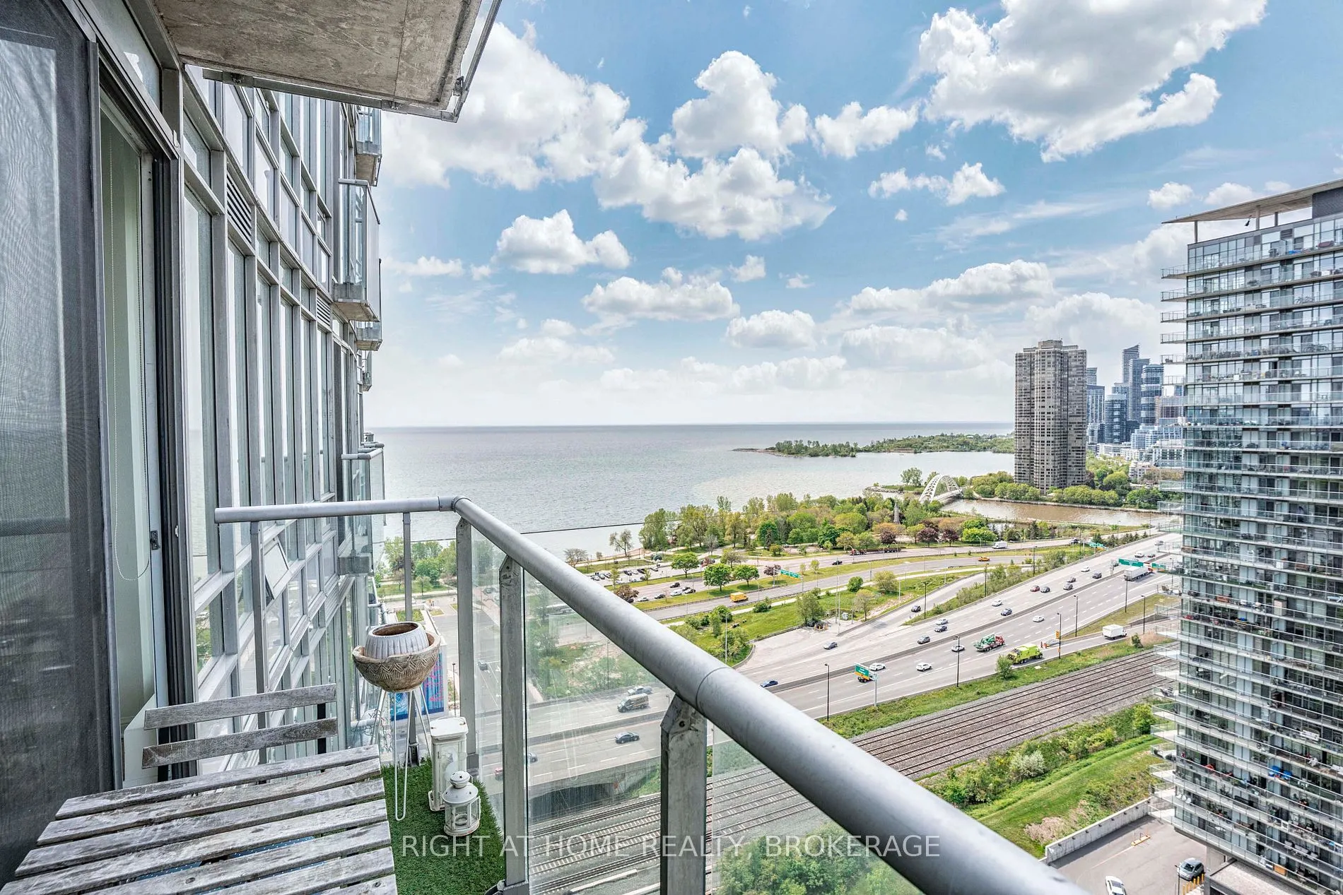 15 Windermere Ave, #2301
