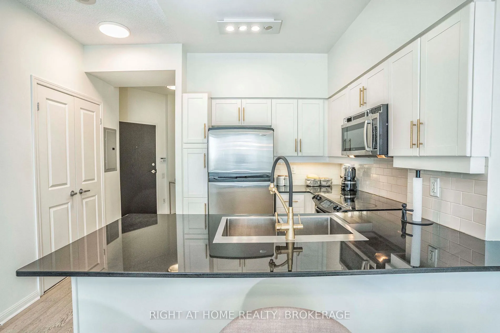 15 Windermere Ave, #2301