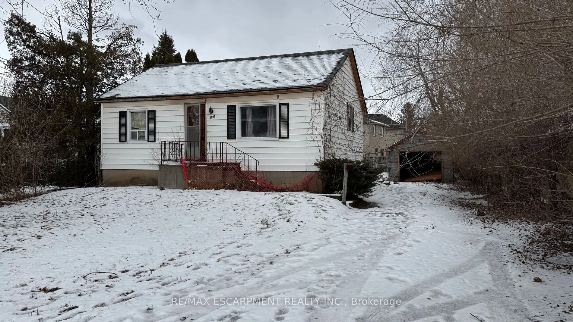 1027 Glendor Ave
