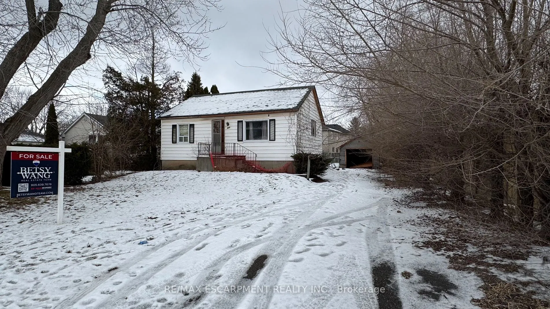 1027 Glendor Ave