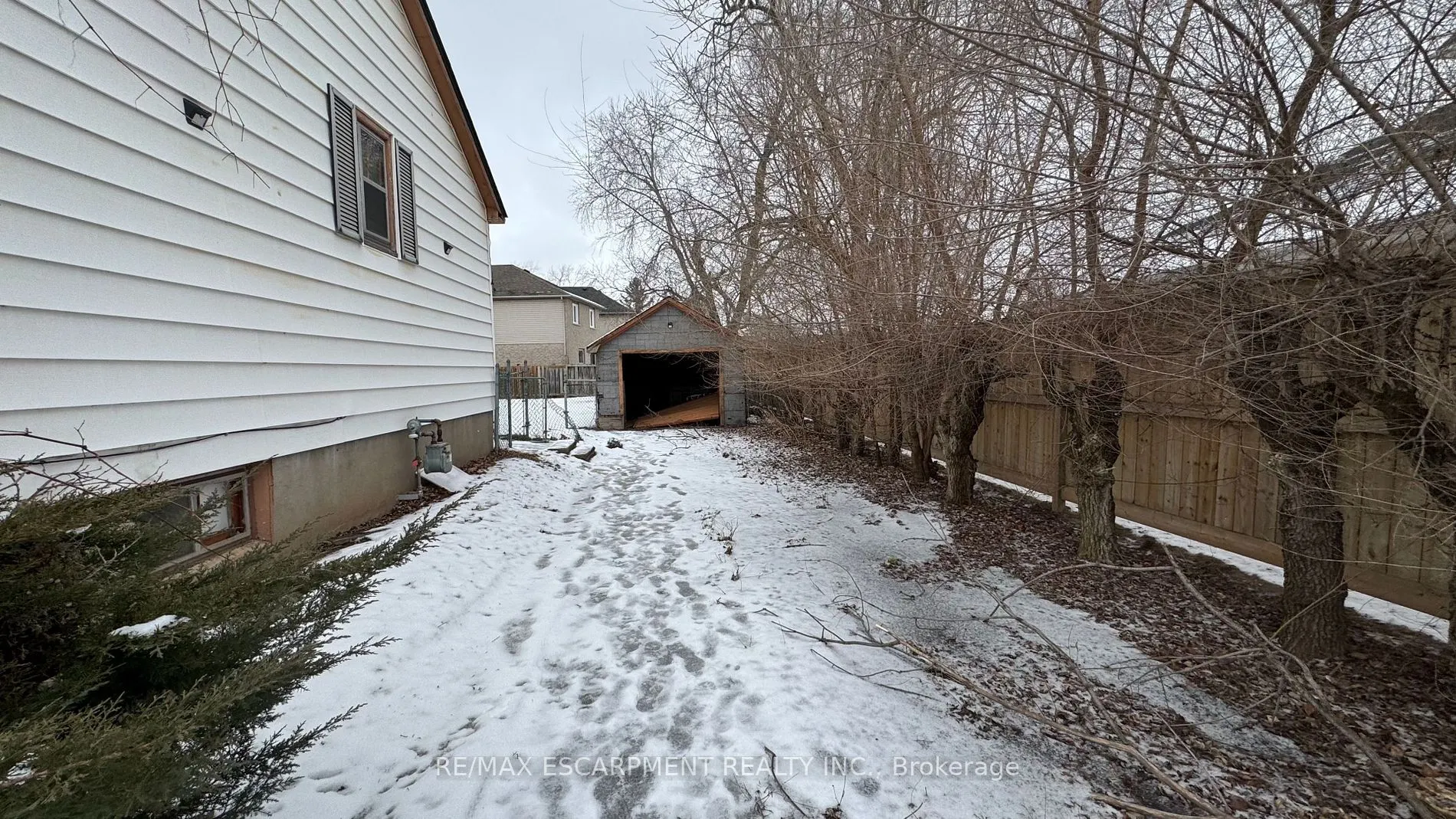1027 Glendor Ave