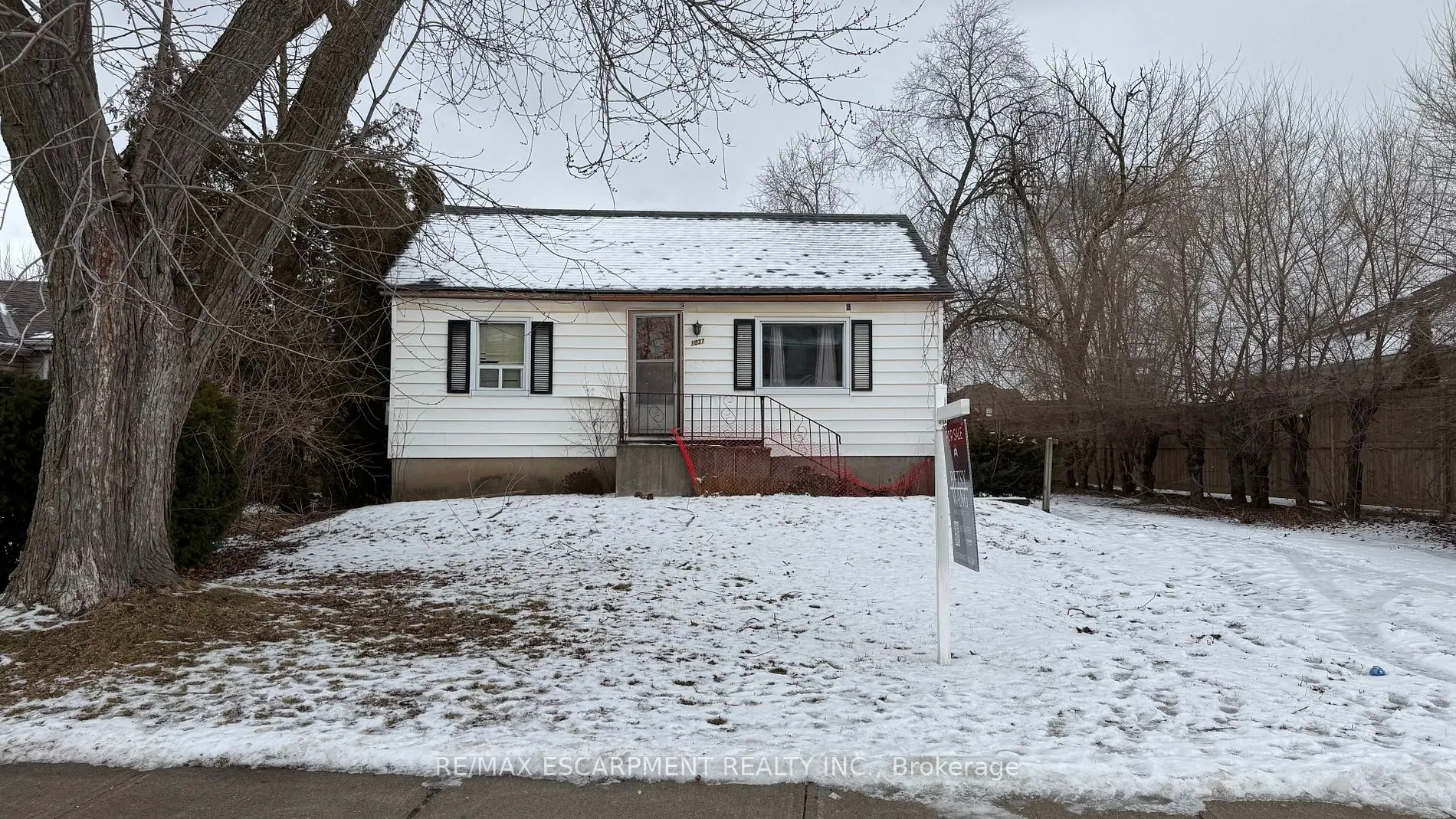 1027 Glendor Ave