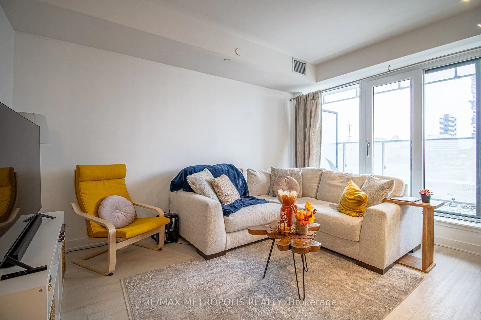 3900 Confederation Pkwy, #216