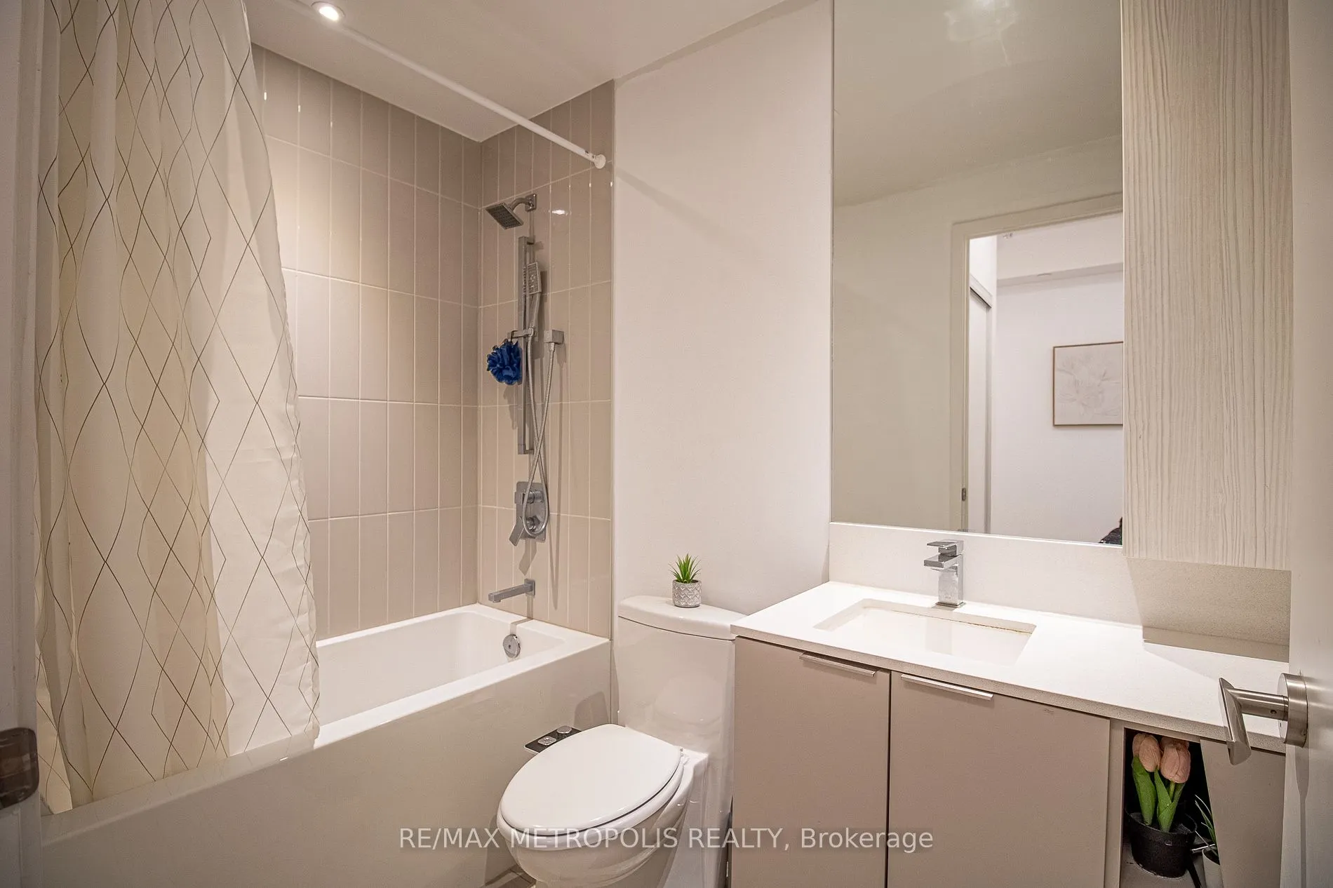 3900 Confederation Pkwy, #216