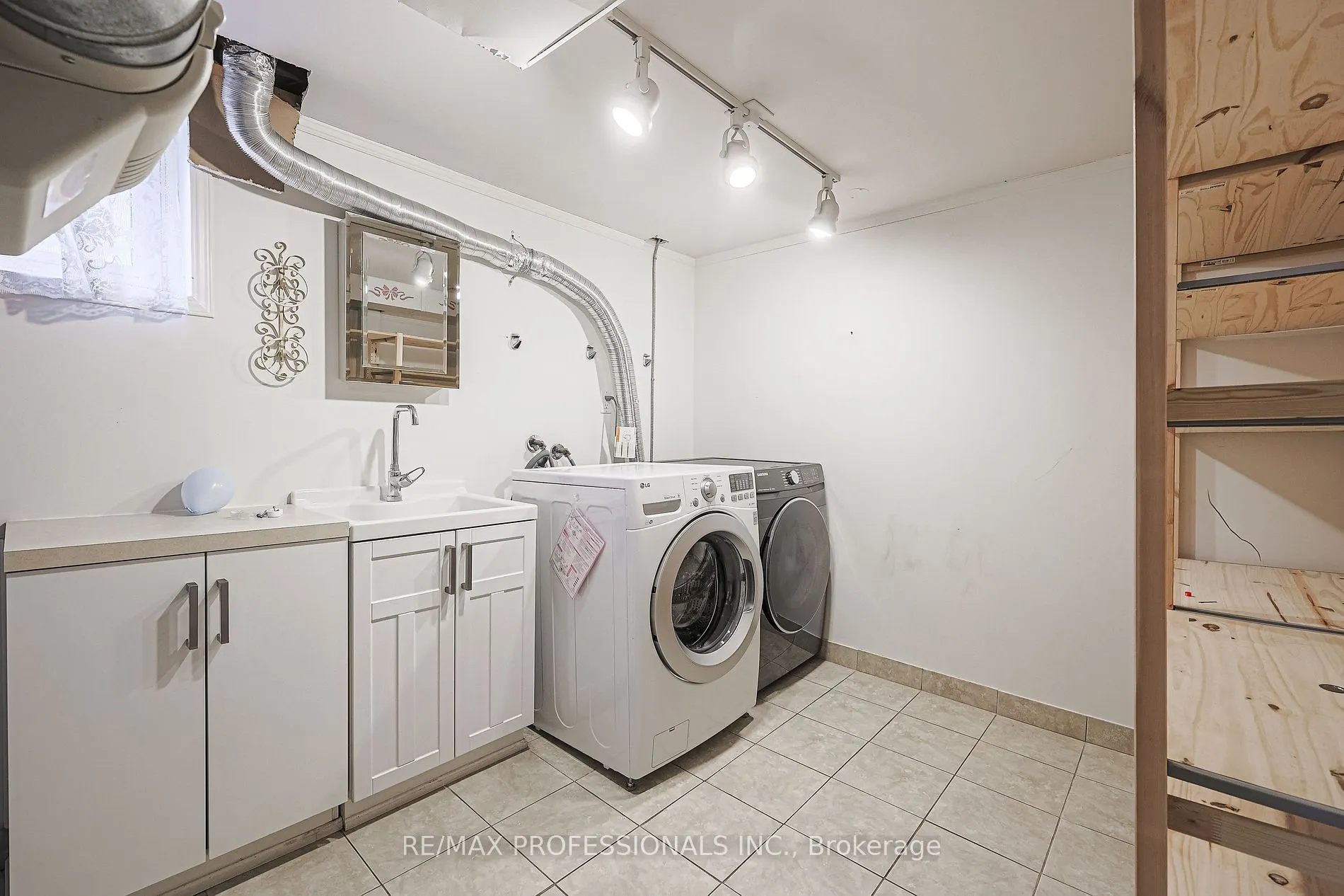 18 West Wareside Rd