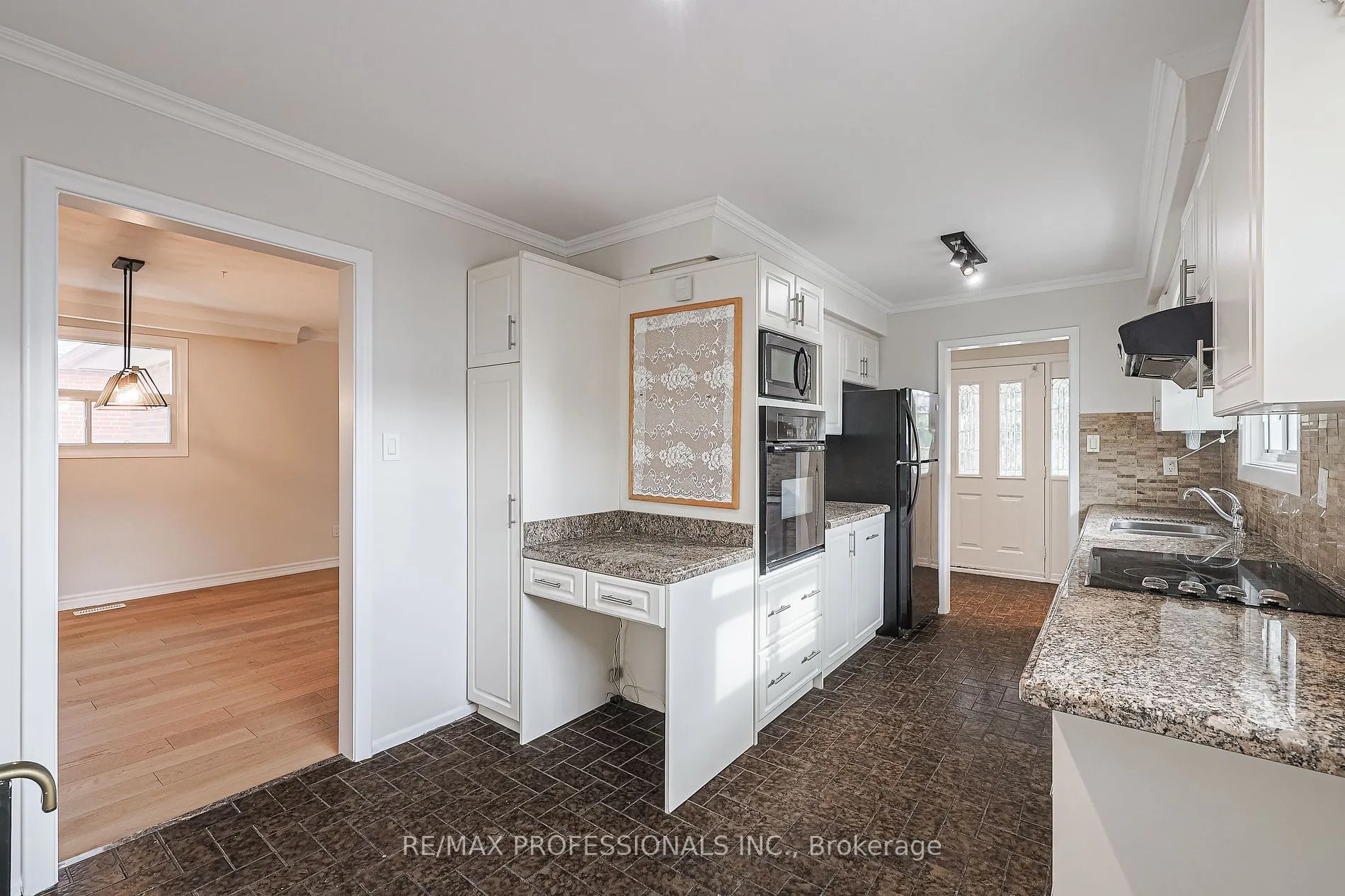 18 West Wareside Rd