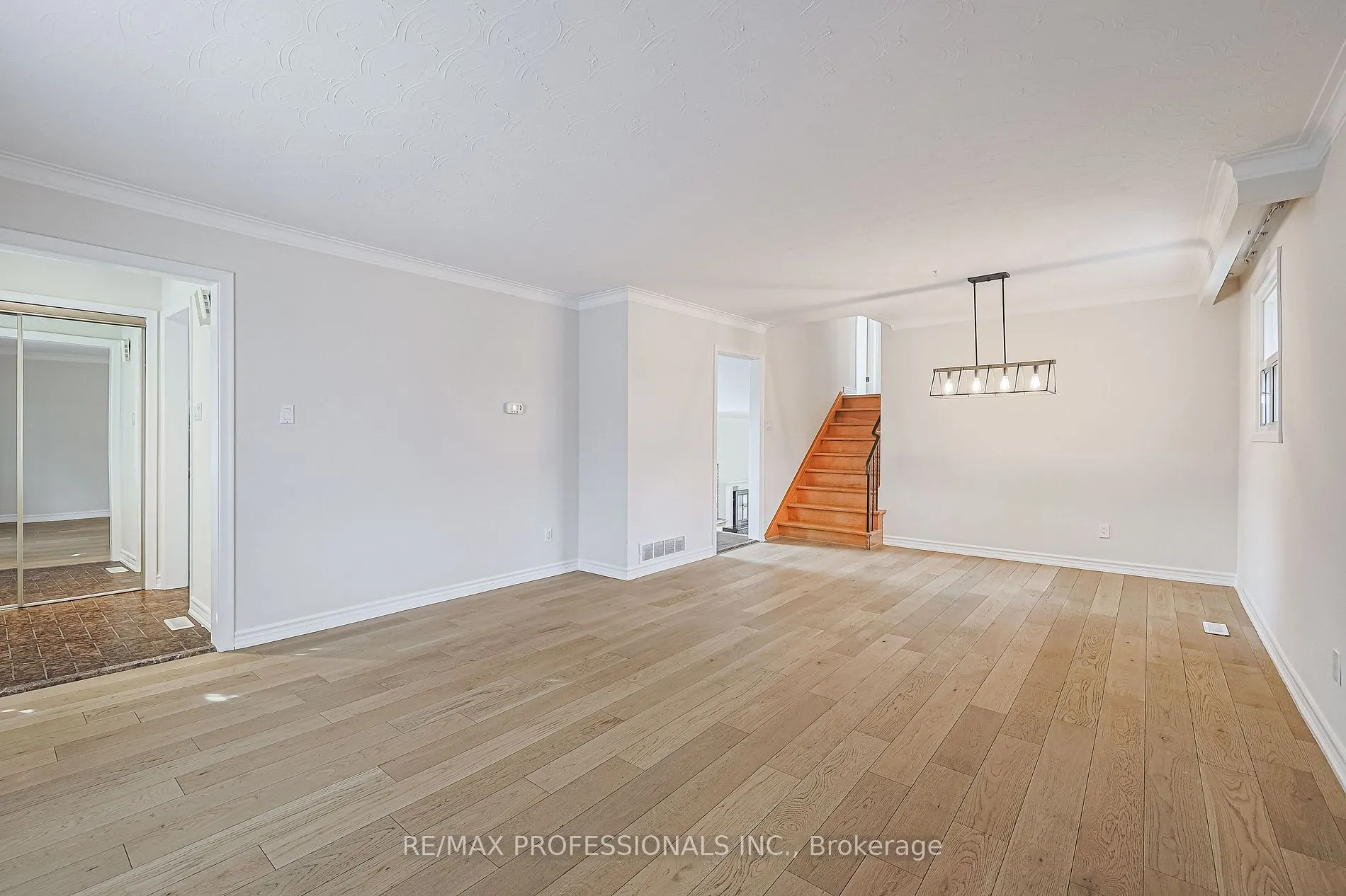 18 West Wareside Rd