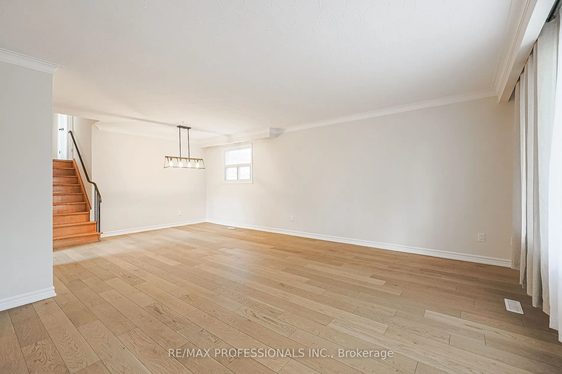 18 West Wareside Rd