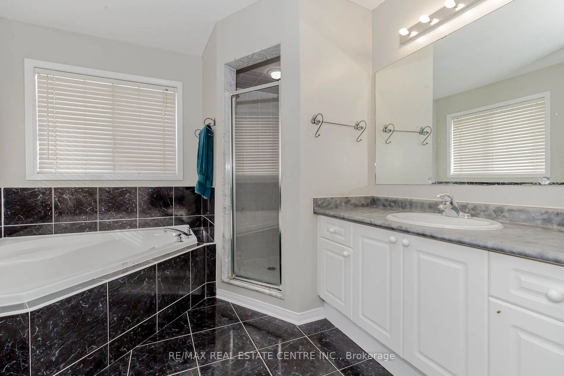 12 Tregate Cres W