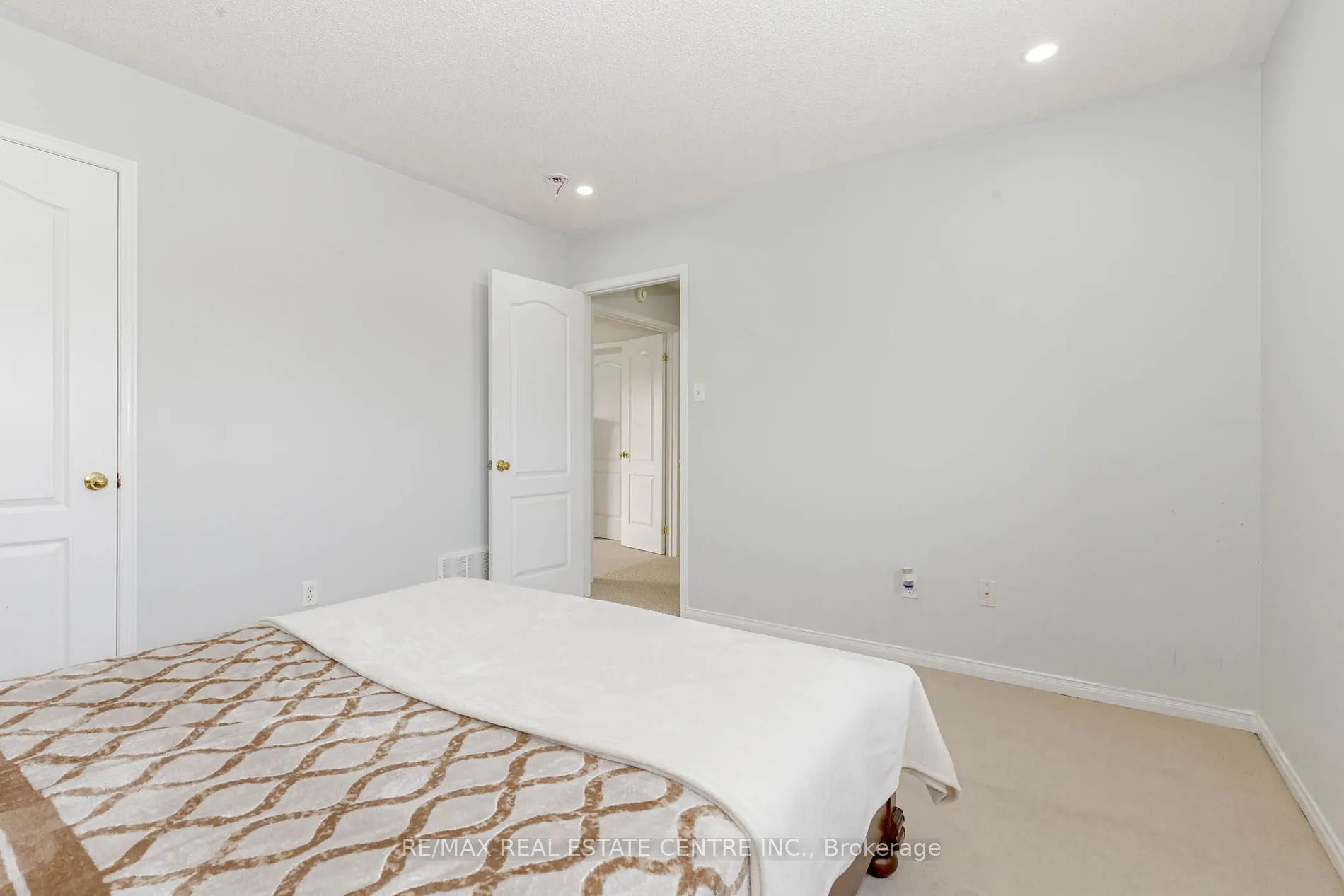12 Tregate Cres W