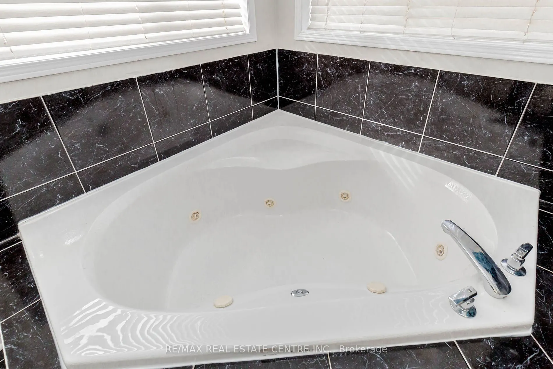 12 Tregate Cres W