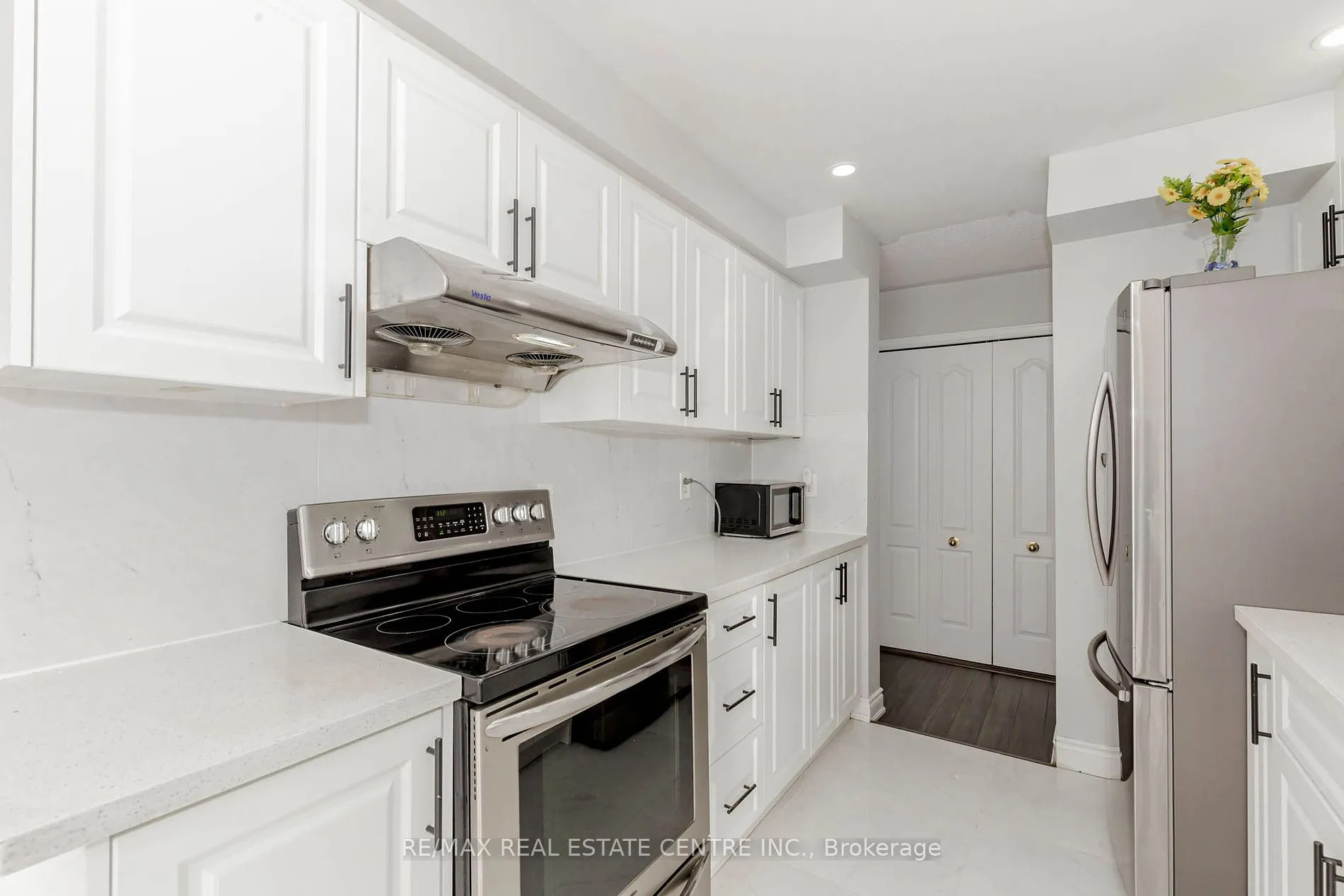 12 Tregate Cres W