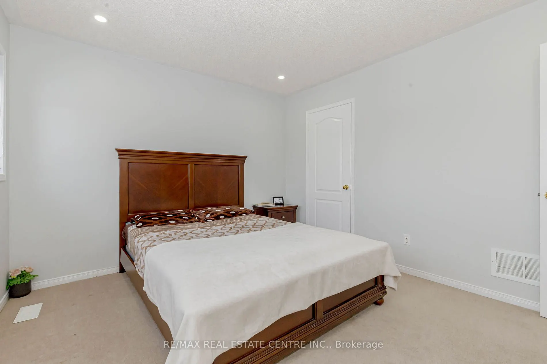 12 Tregate Cres W