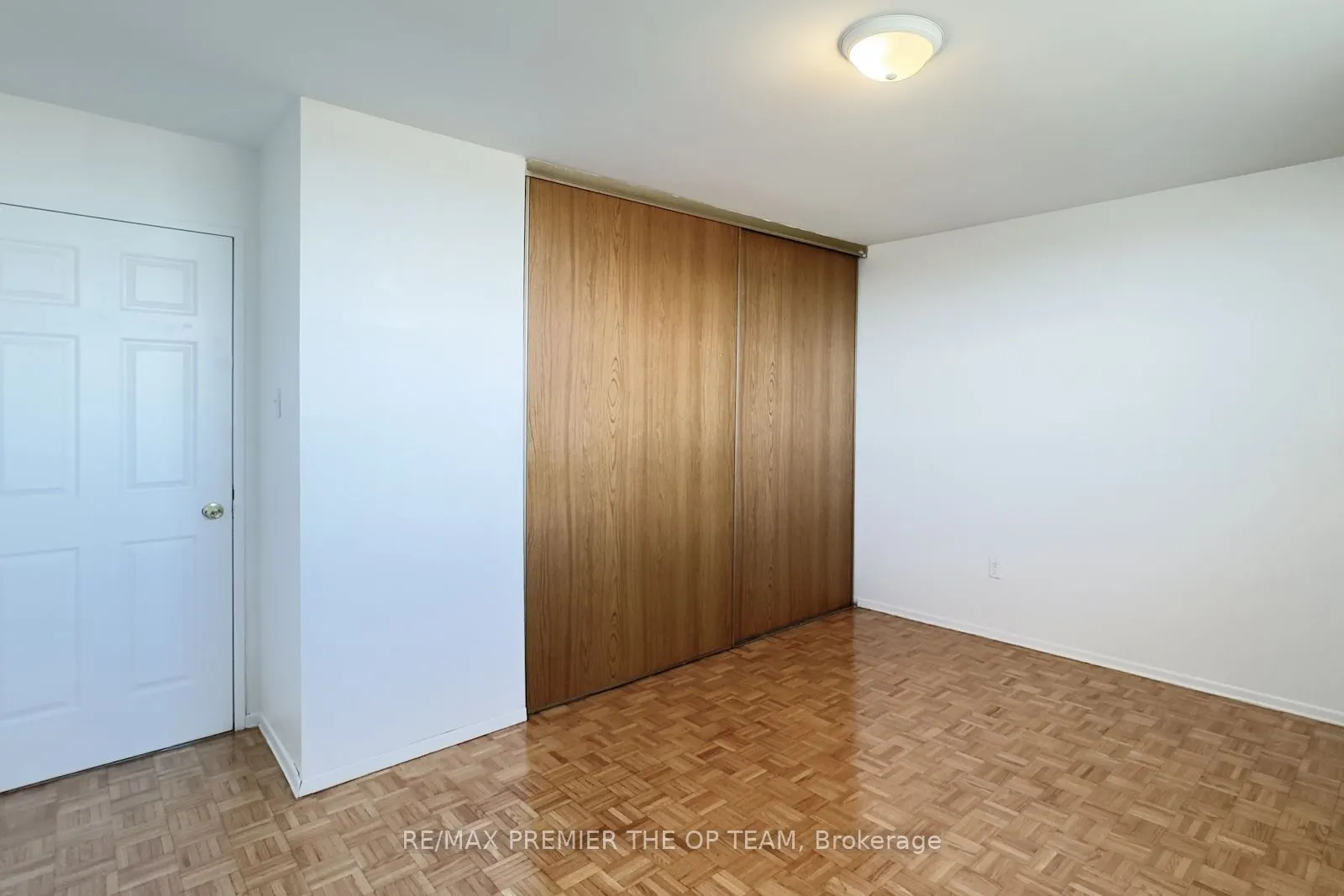 3533 Derry Rd E, #607
