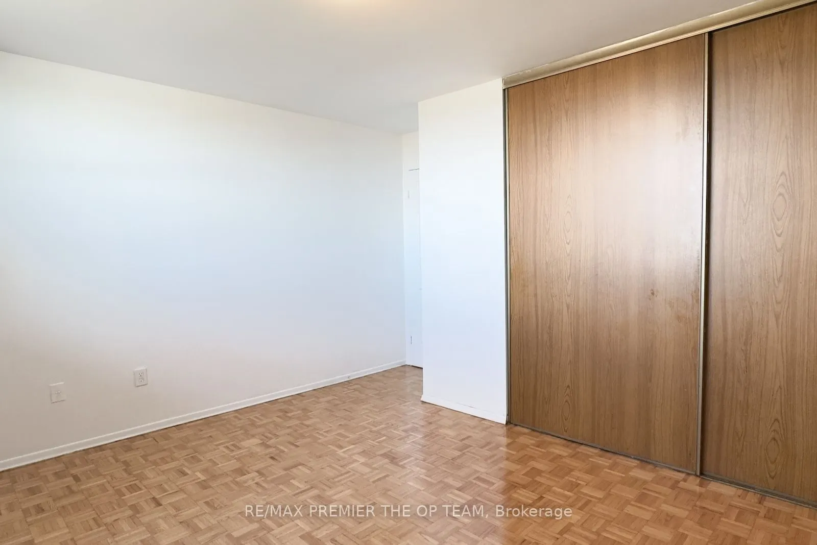 3533 Derry Rd E, #607