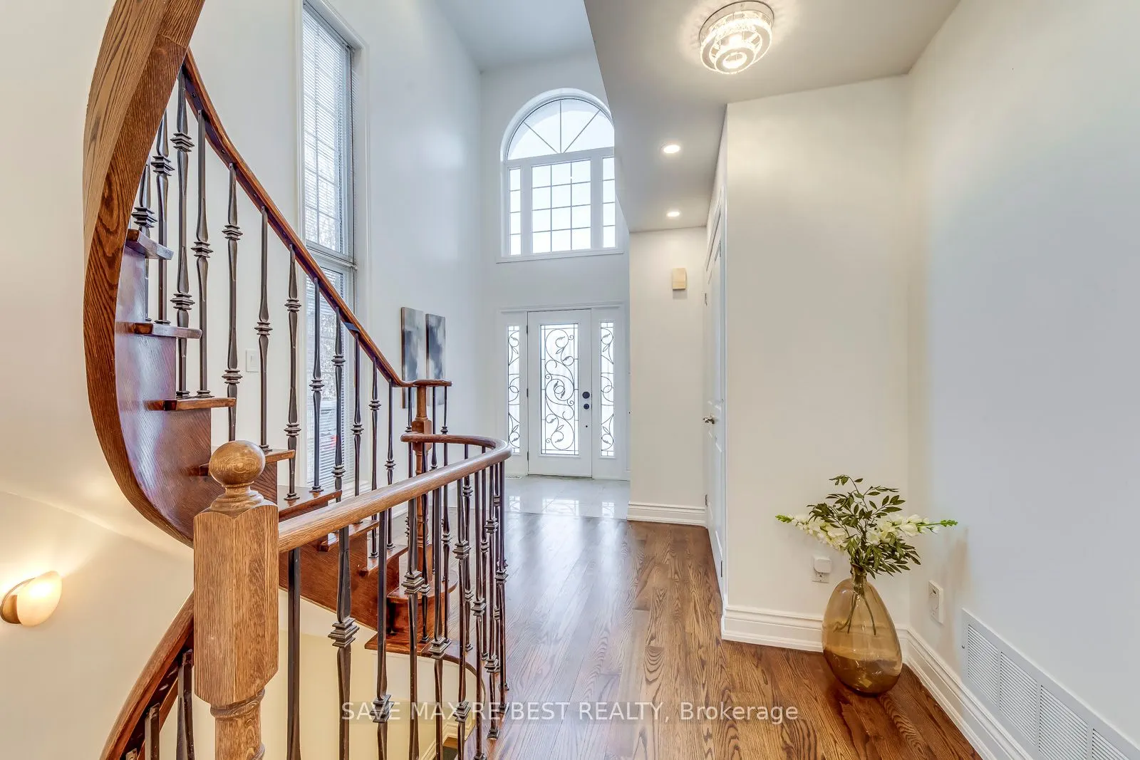 277 Cossack Crt