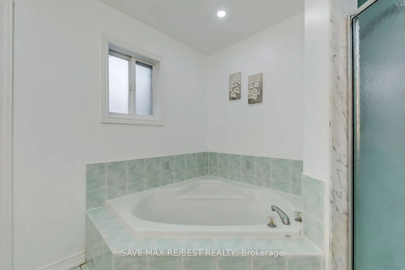 277 Cossack Crt