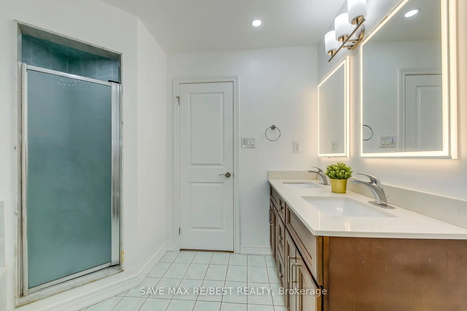 277 Cossack Crt