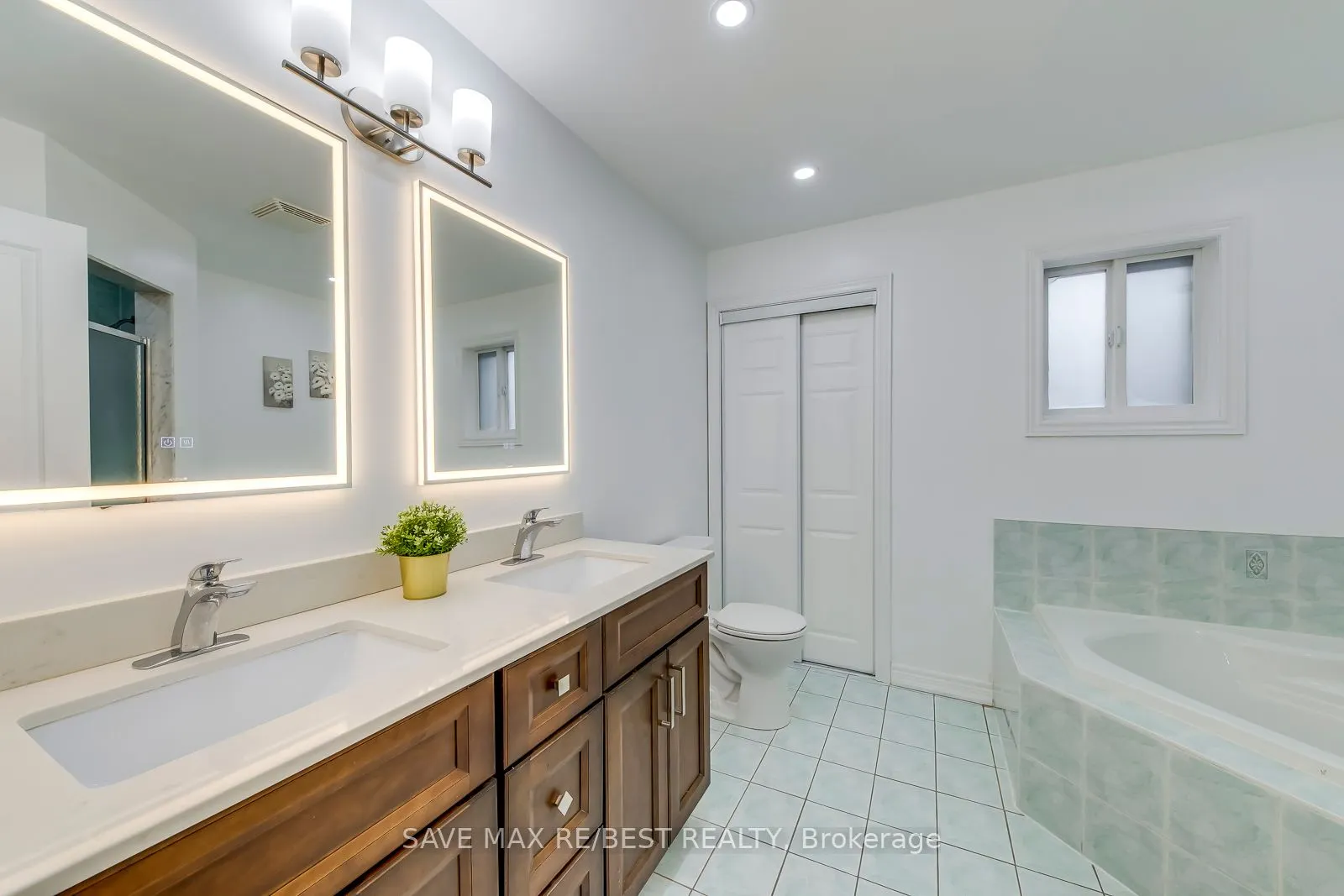 277 Cossack Crt