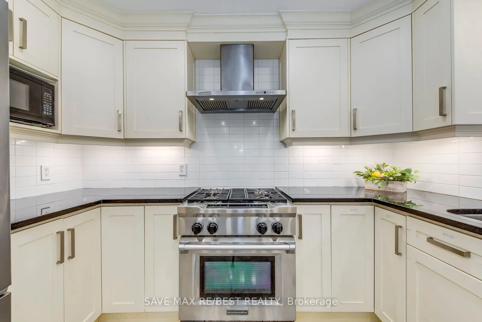277 Cossack Crt