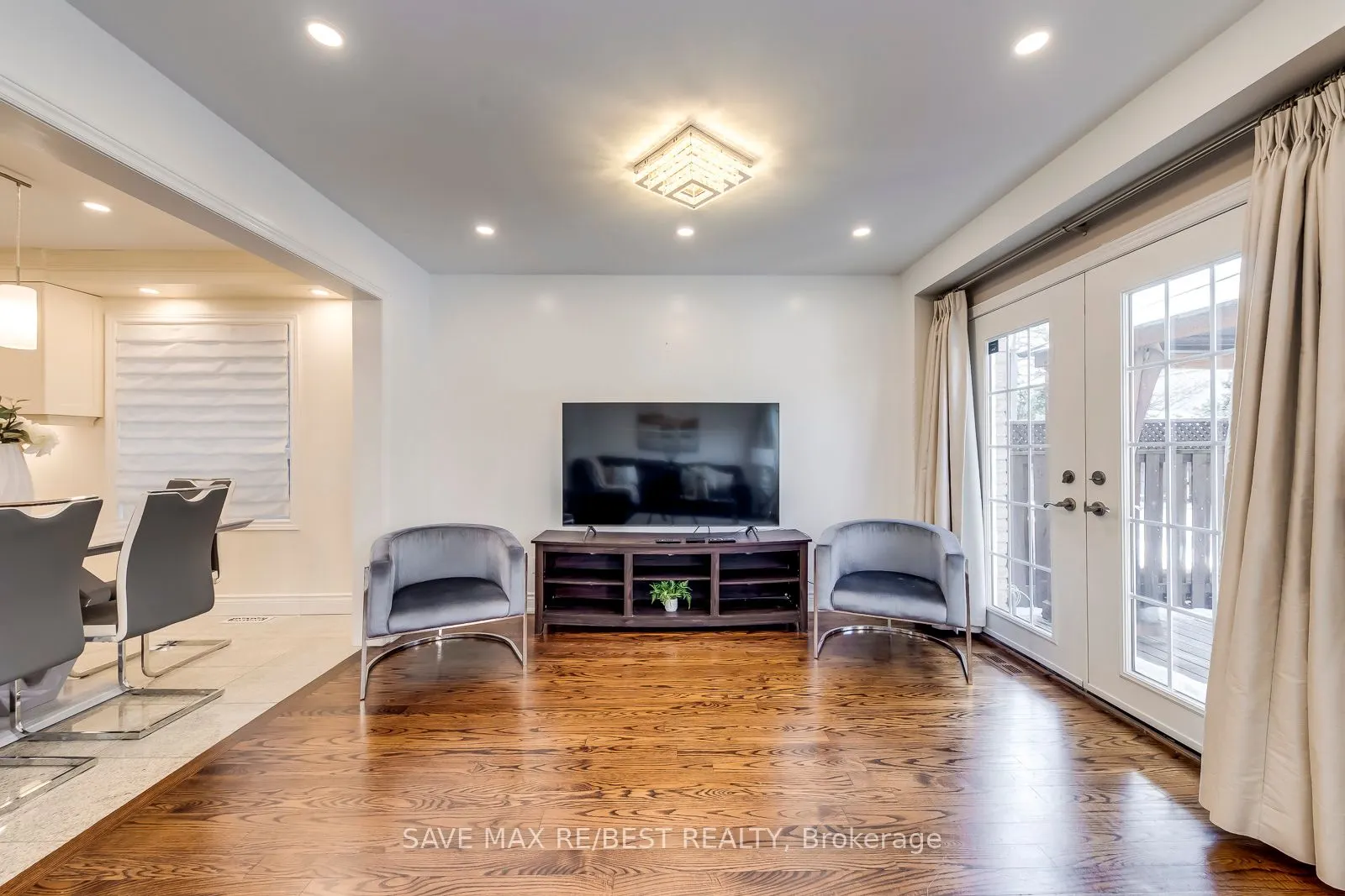 277 Cossack Crt