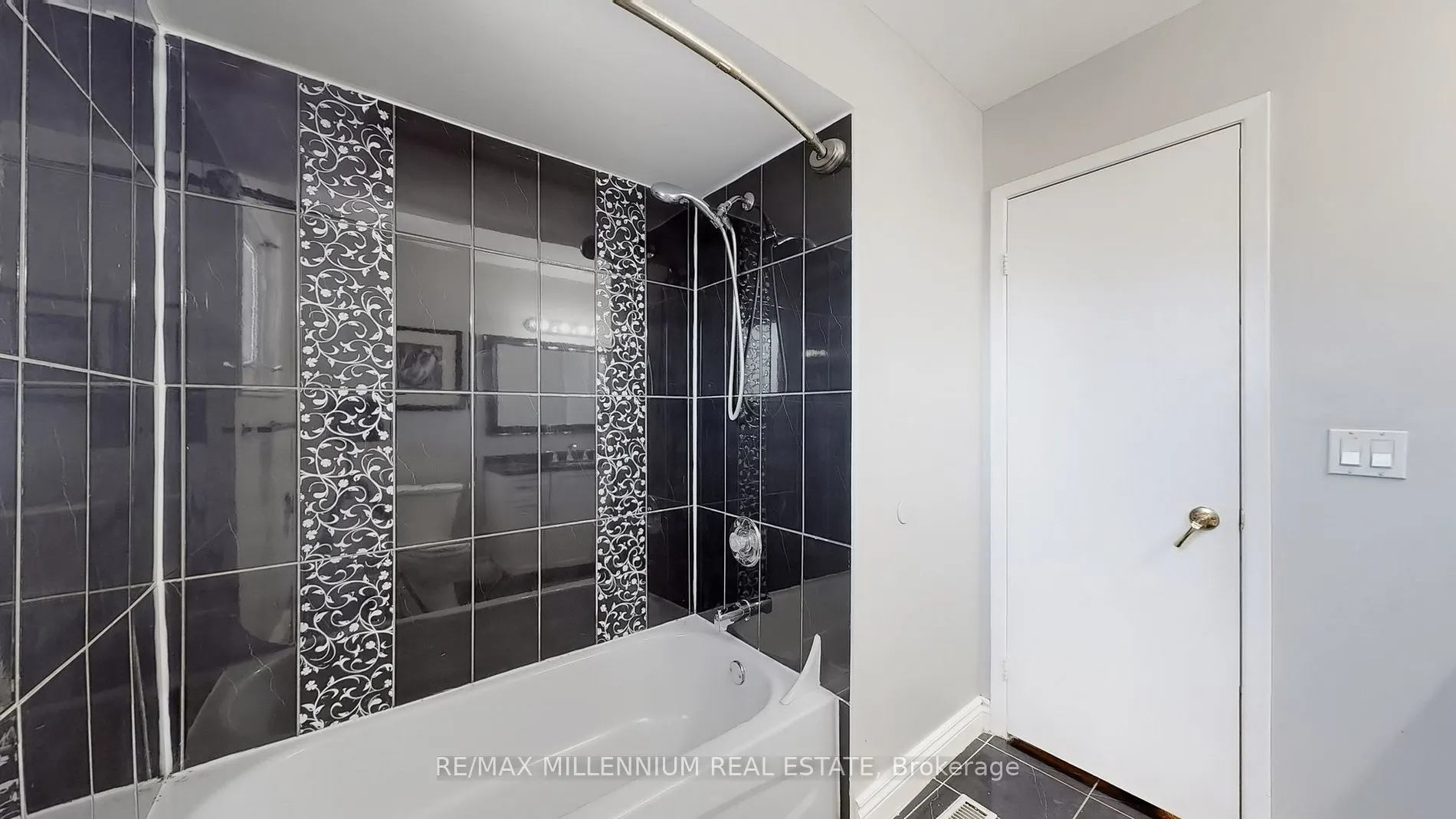 27 Dundalk Cres