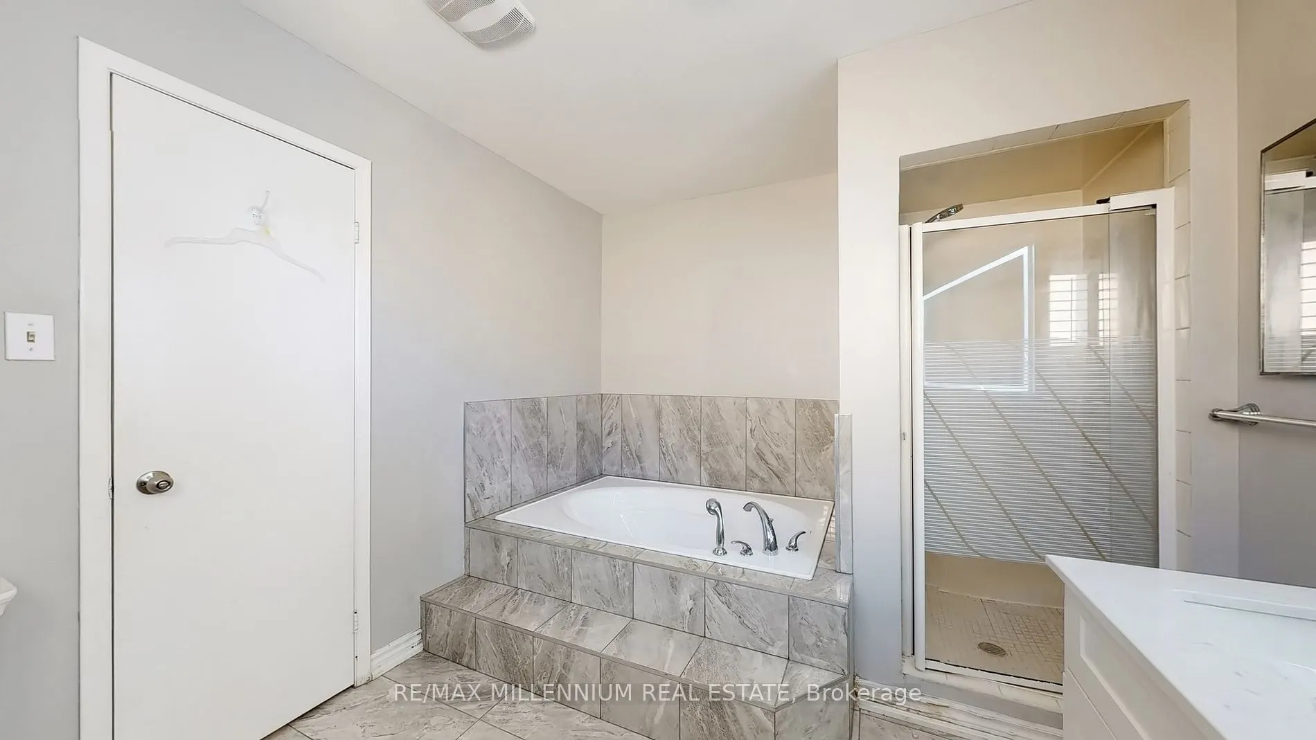 27 Dundalk Cres