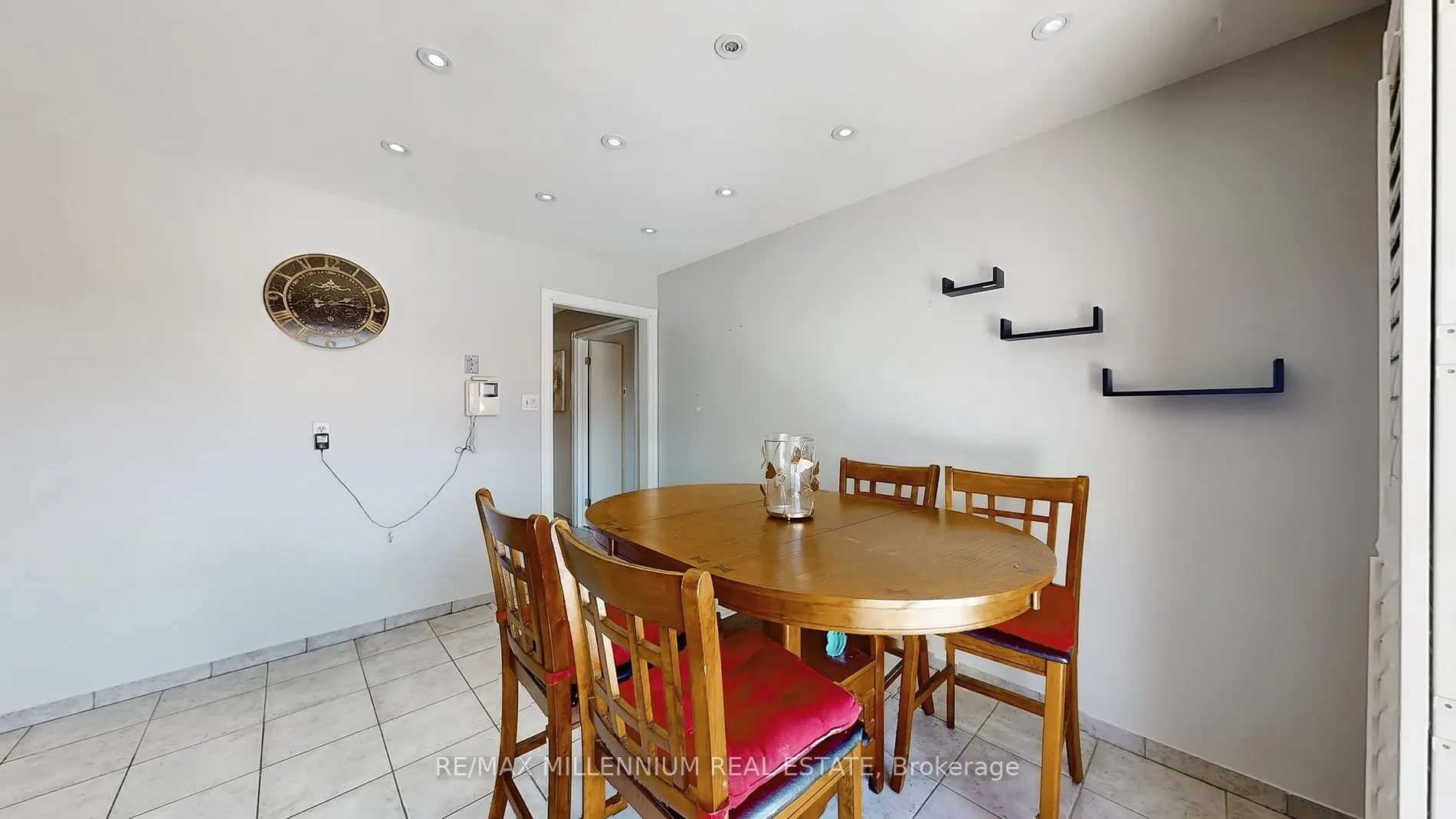 27 Dundalk Cres