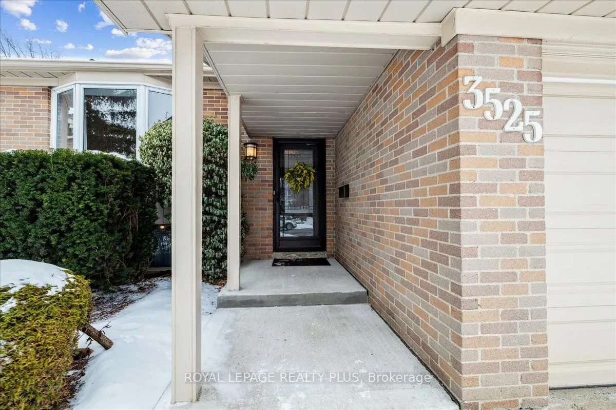 3525 Pitch Pine Cres