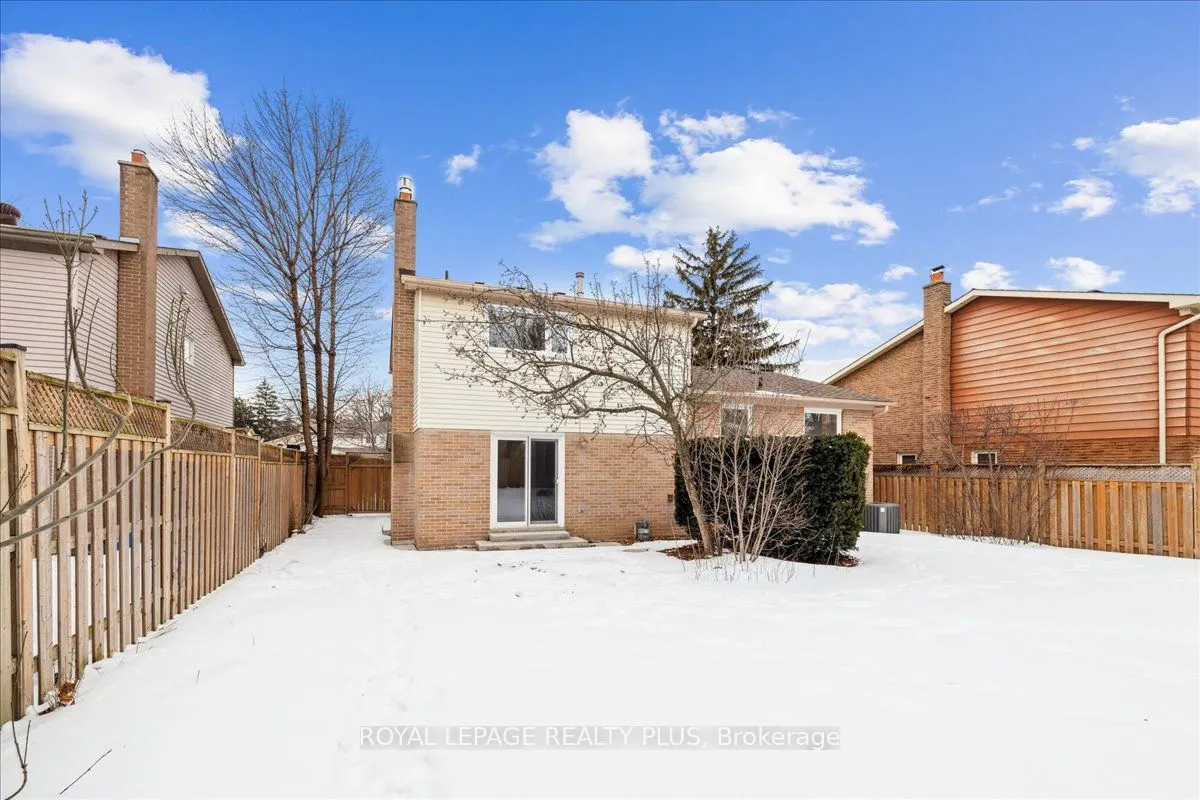 3525 Pitch Pine Cres