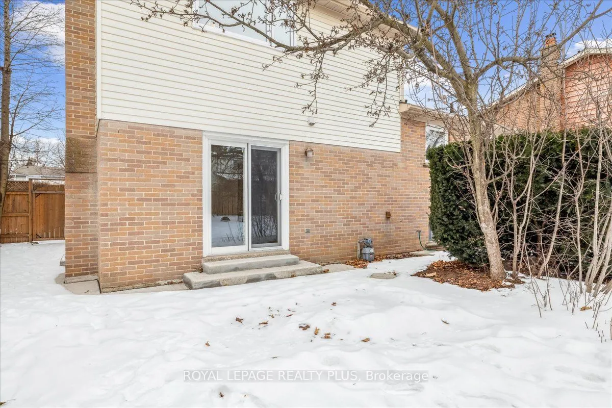 3525 Pitch Pine Cres