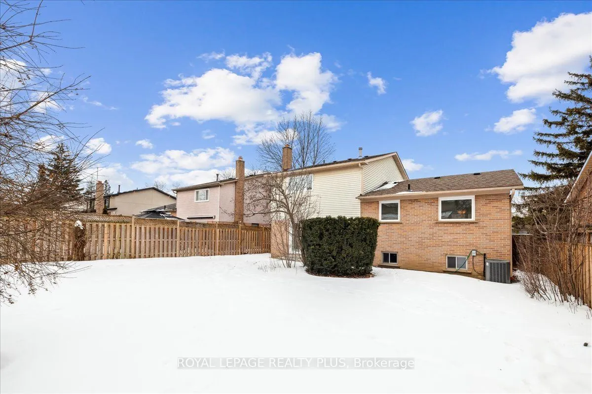 3525 Pitch Pine Cres