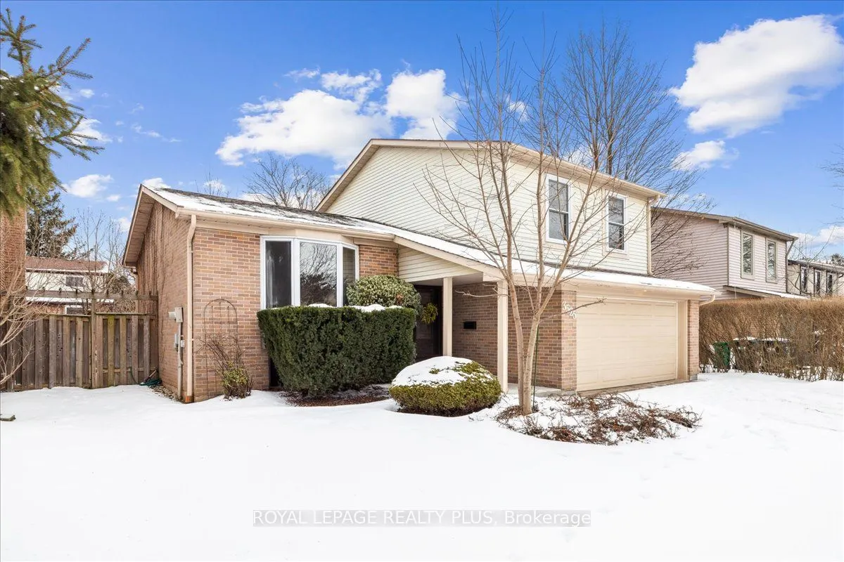 3525 Pitch Pine Cres
