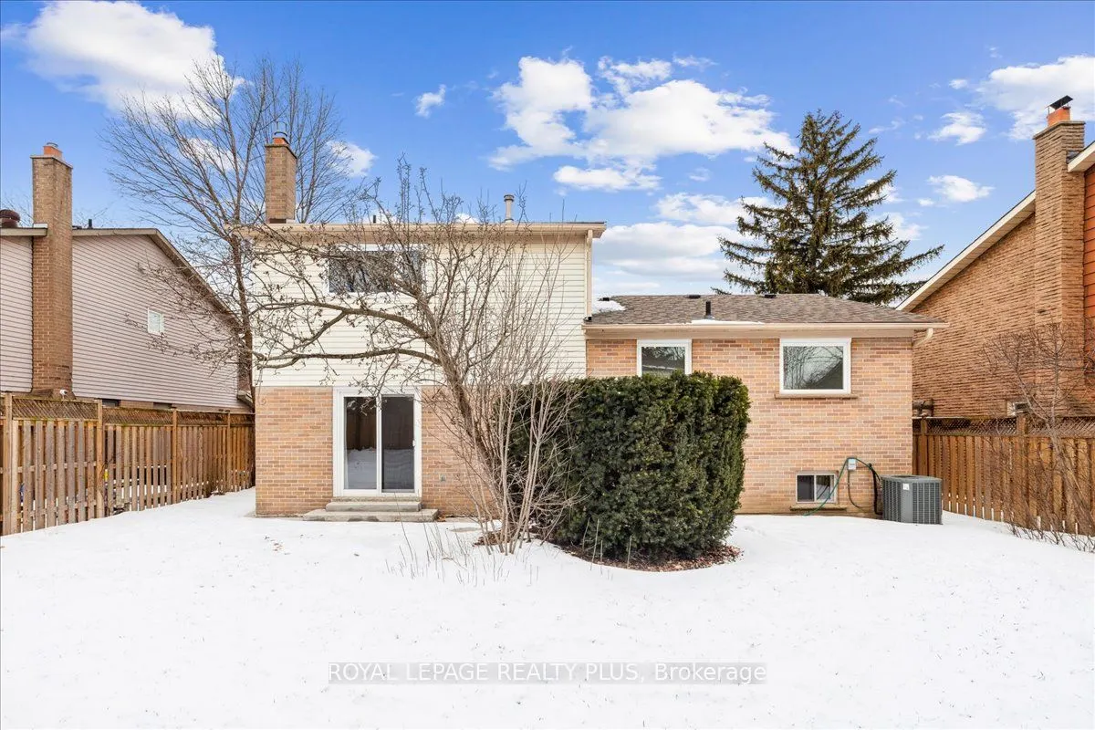 3525 Pitch Pine Cres