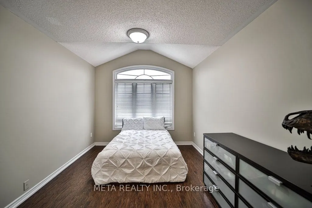 4597 Centretown Way