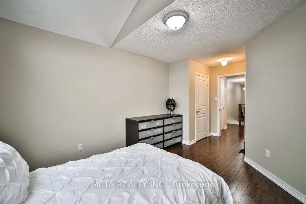 4597 Centretown Way