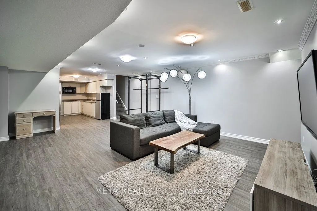 4597 Centretown Way