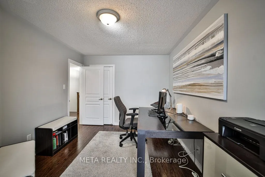 4597 Centretown Way