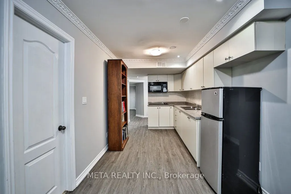 4597 Centretown Way