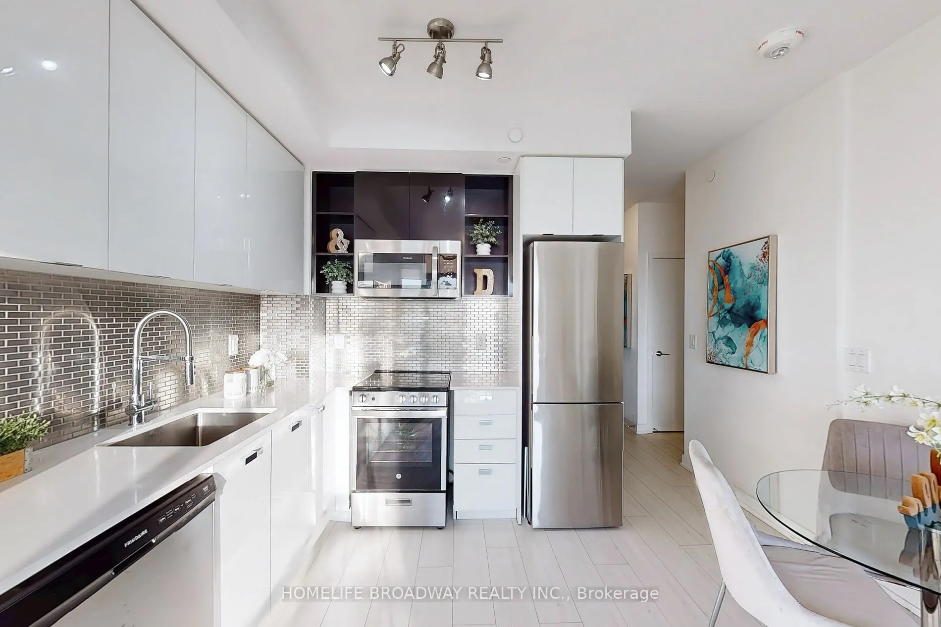 10 De Boers Dr, #1302