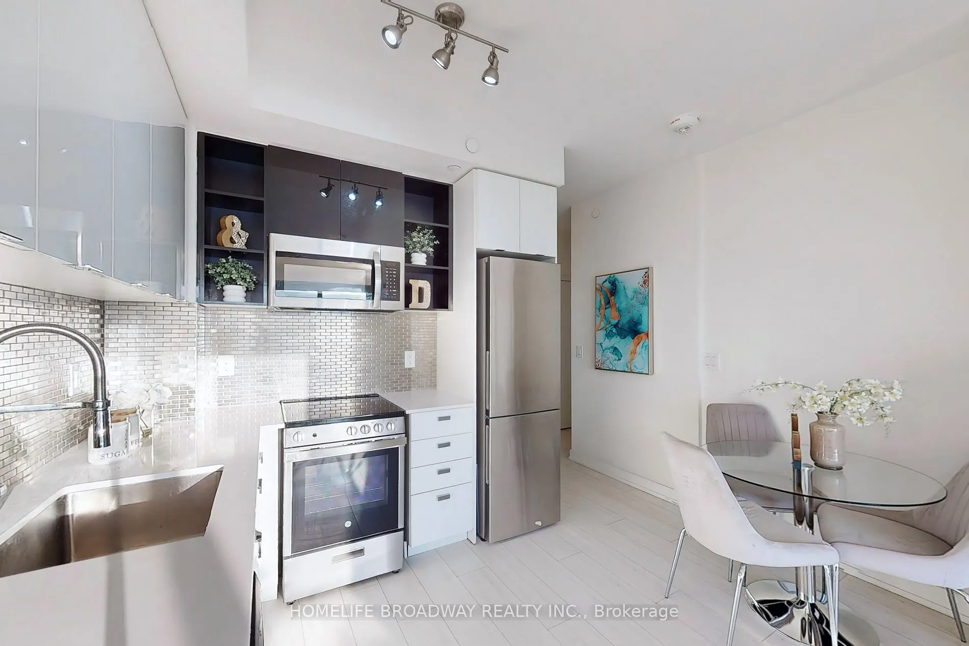 10 De Boers Dr, #1302