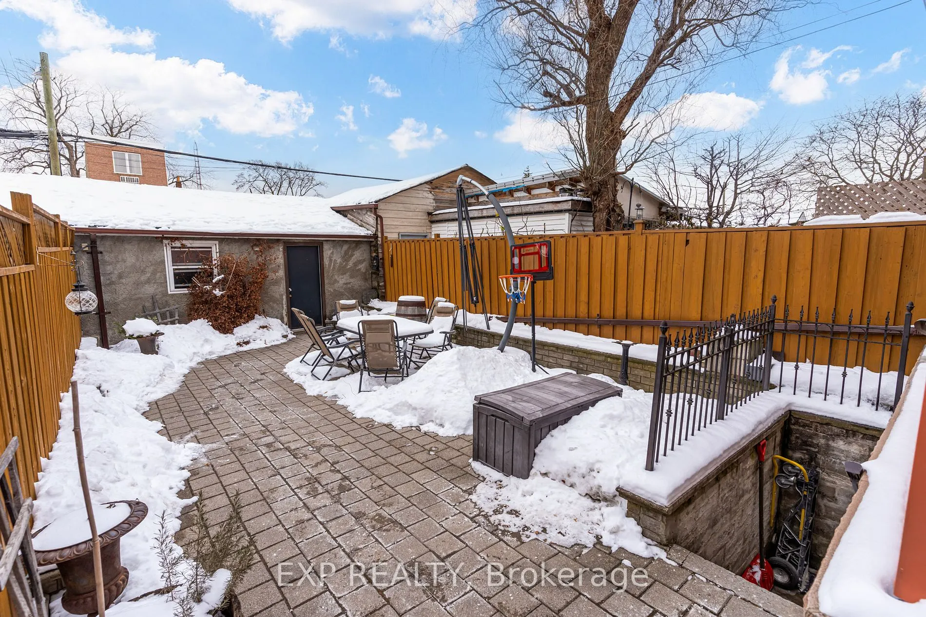 389 Delaware Ave