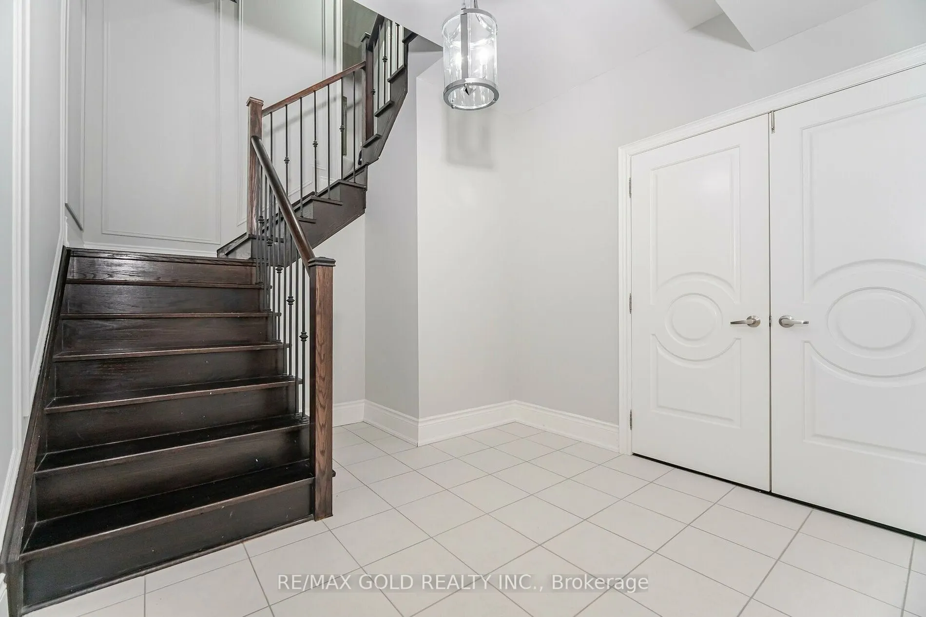 9 Bedouin Cres