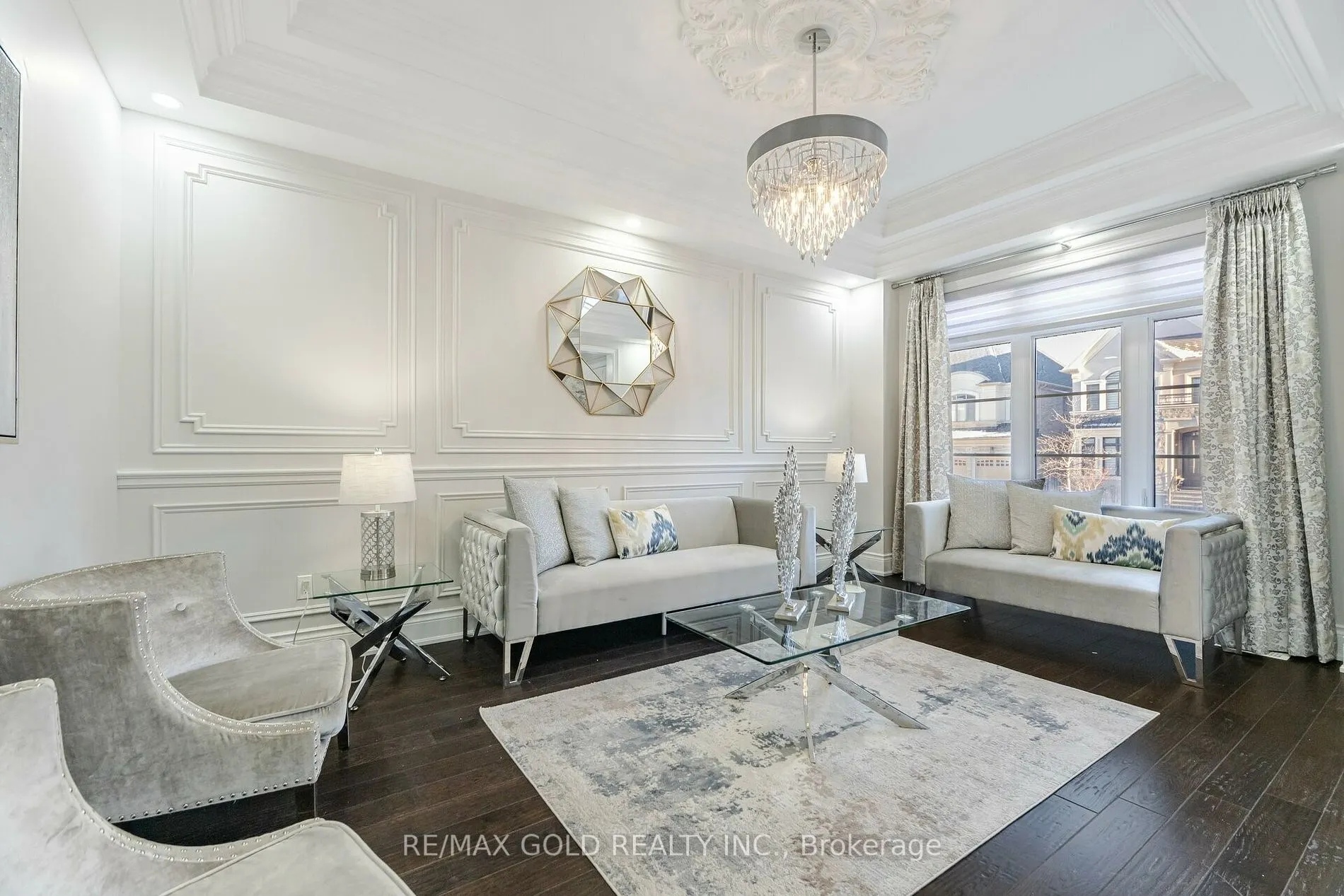 9 Bedouin Cres