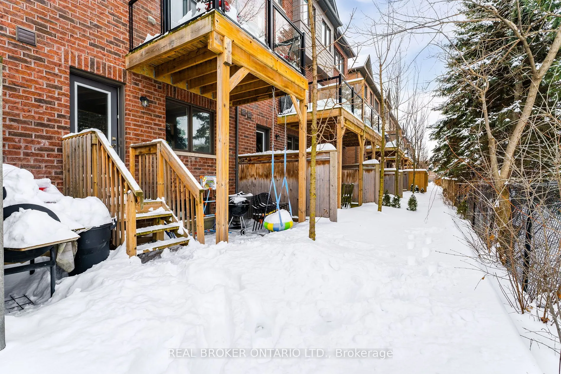 8 Whitehorn Lane