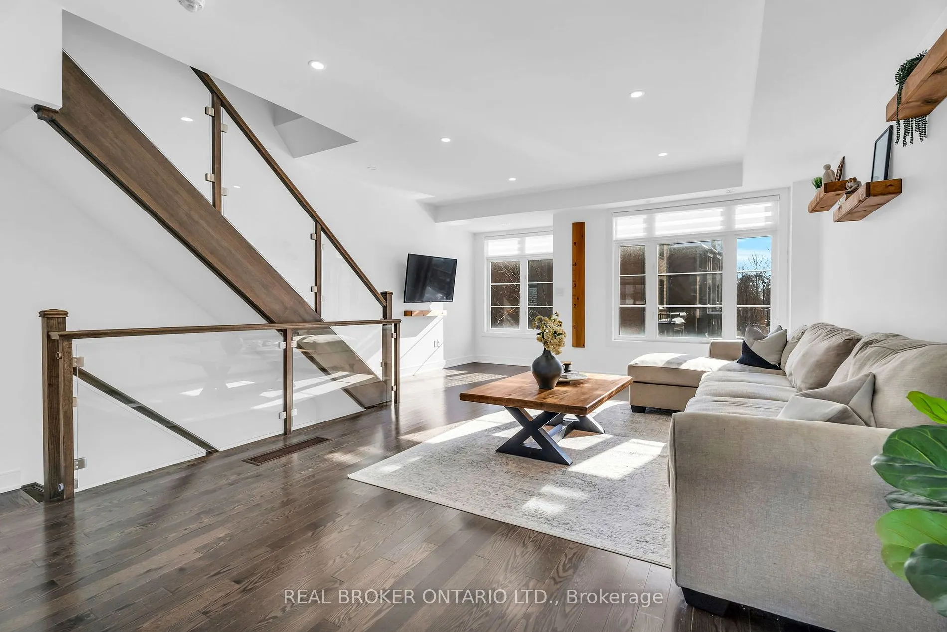 8 Whitehorn Lane