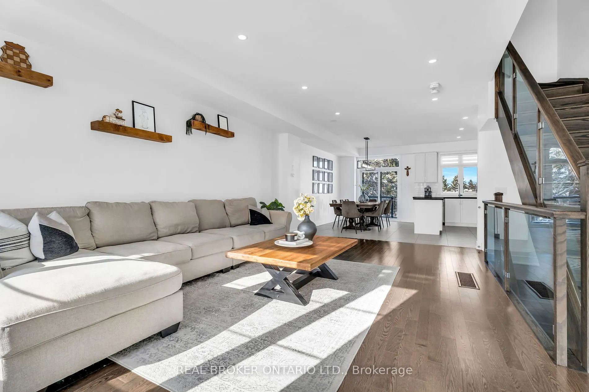 8 Whitehorn Lane